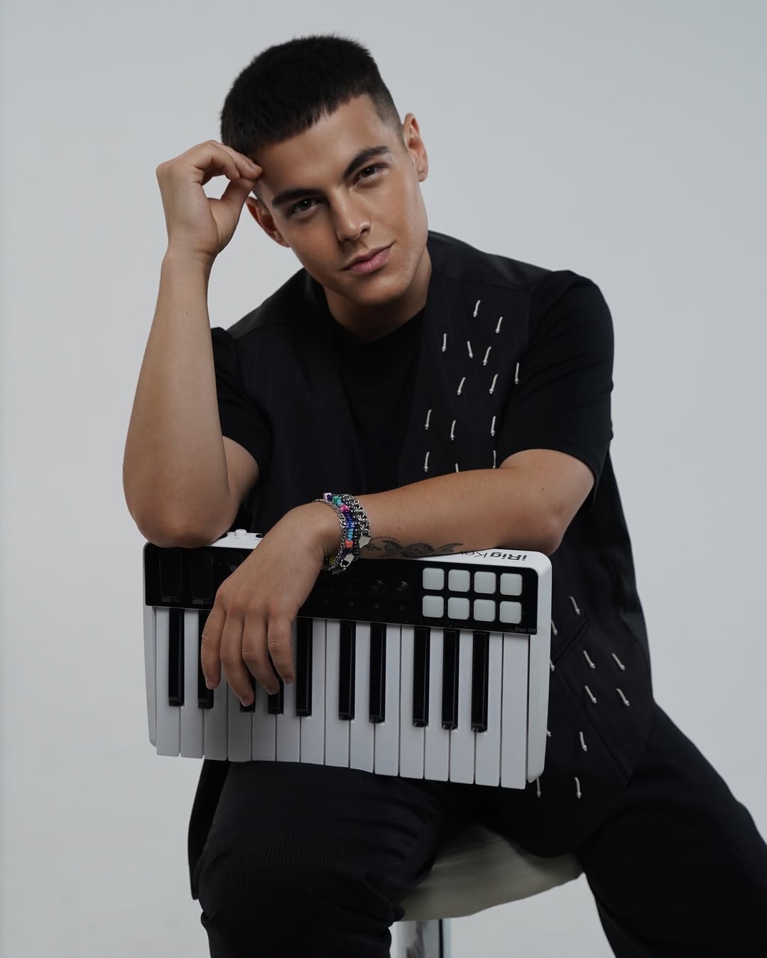 Зірка &quot;Х-Фактора&quot; Волканов засвітився з коханою, яку приховував три роки